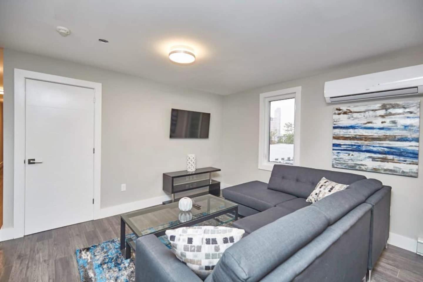 Fallsview Boutique 2Bd 4B Apartment Niagara Falls Exterior photo
